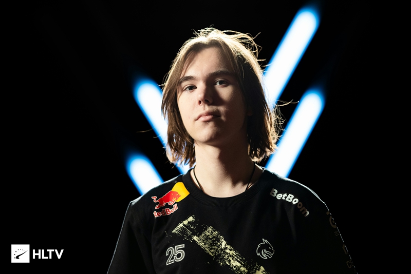 BLG成为继OMG、EDG、FPX后，第四支蝉联常规赛第一的队伍