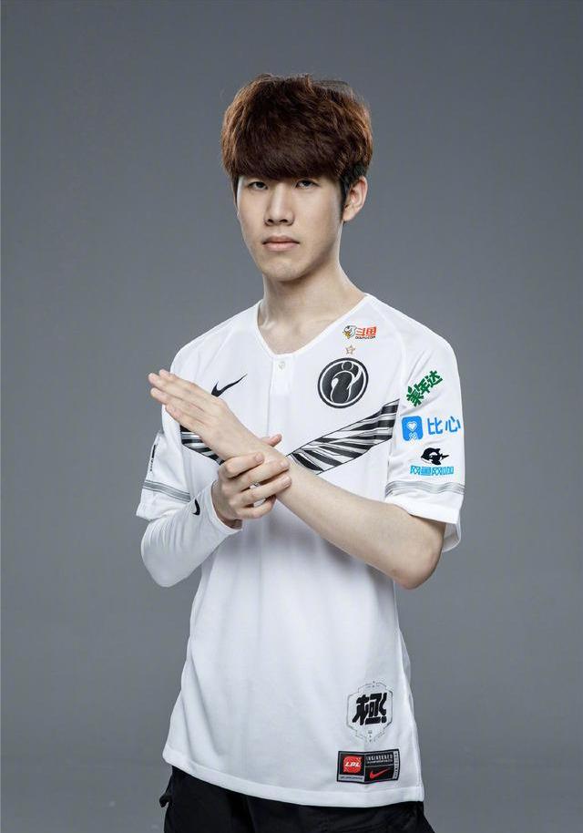 打法巨变？吧友们认为Yagao替补Scout出征S赛后 LNG取得什么成绩？