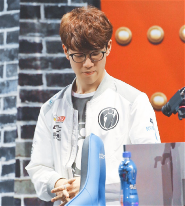 冰岛上空不再有“金色的雨”——浅析RNG不敌EDG折戟八强